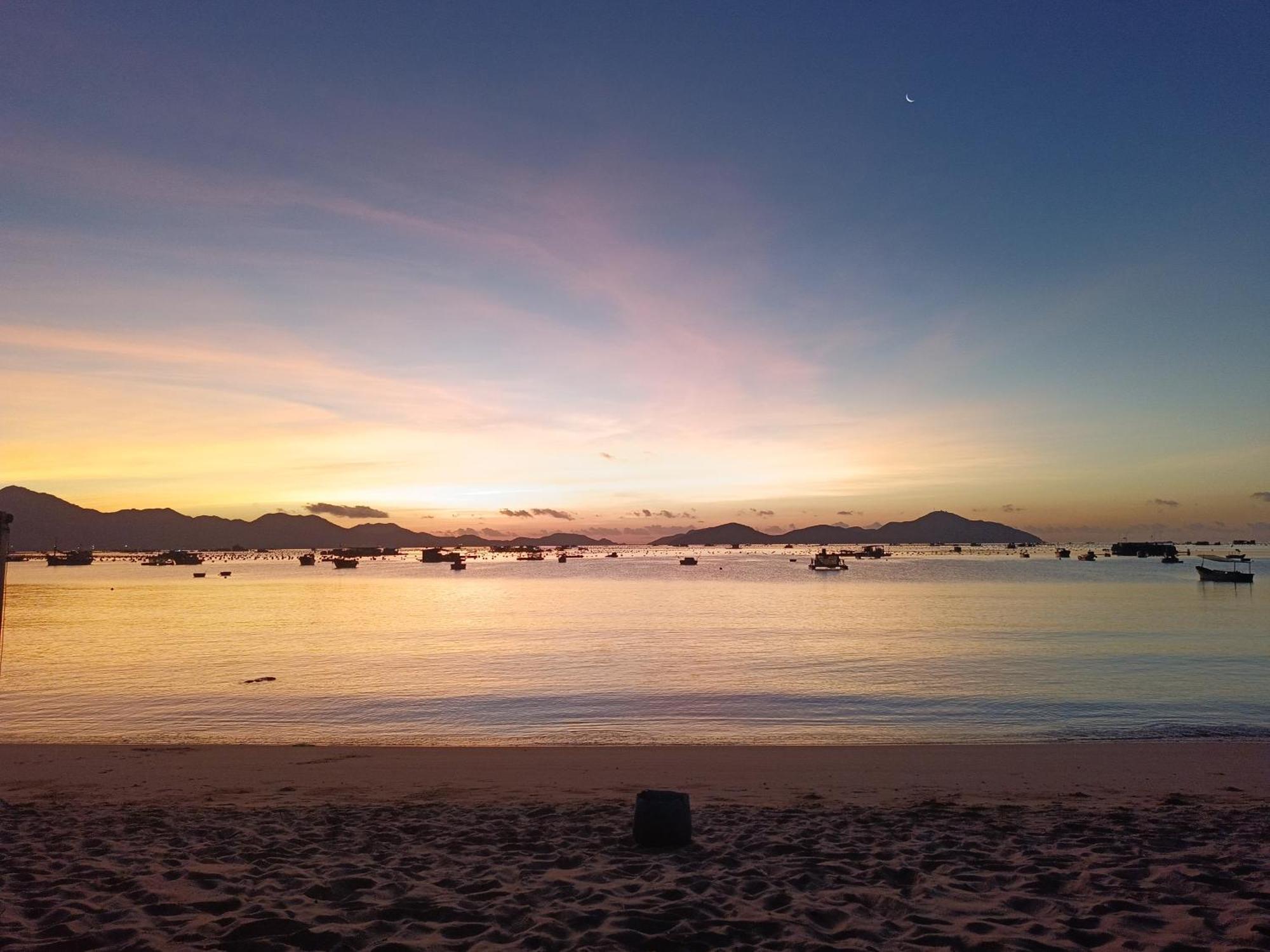 Hotel The Sunrise Anh Tu Cam Ranh Exterior foto