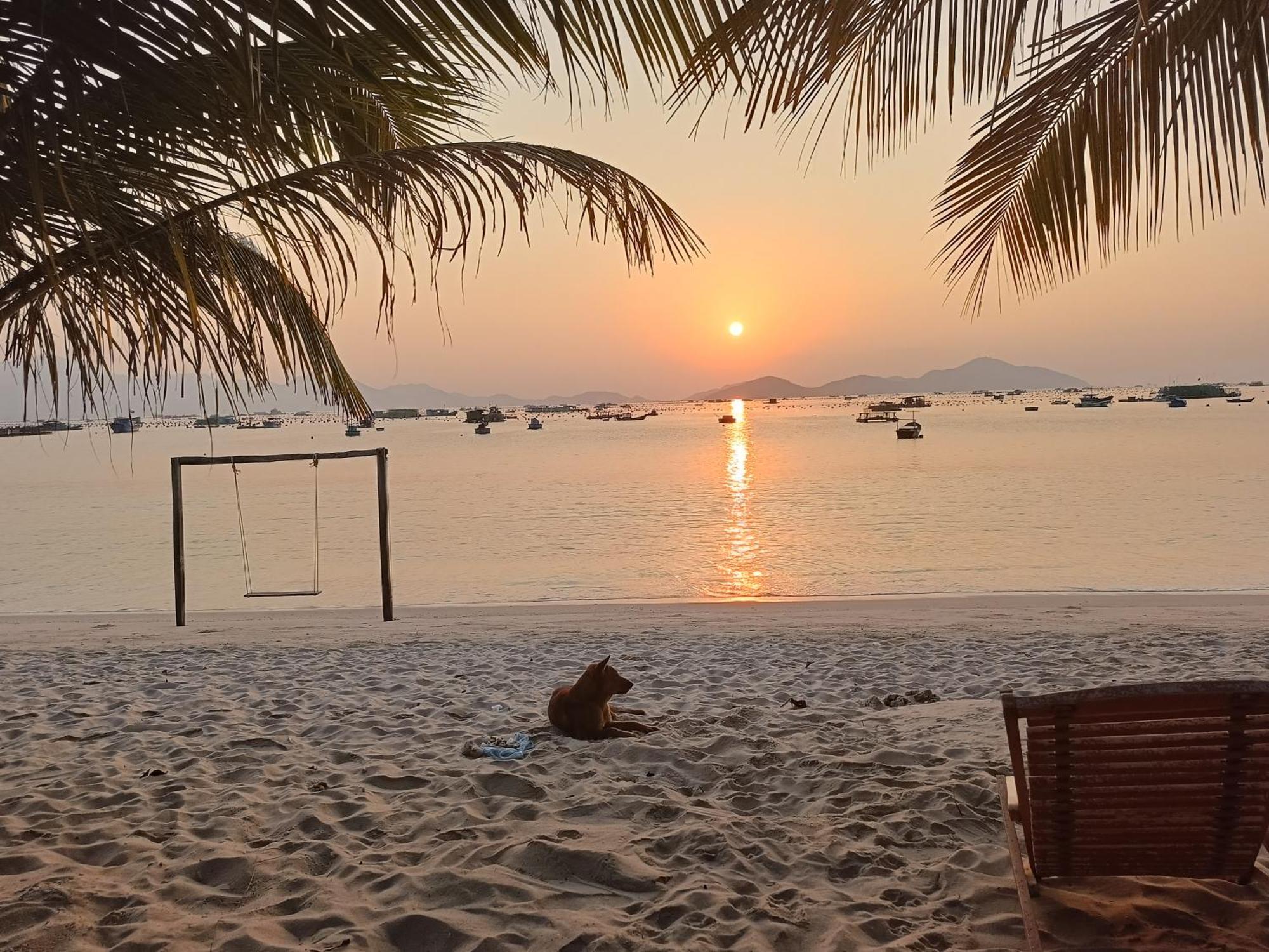 Hotel The Sunrise Anh Tu Cam Ranh Exterior foto